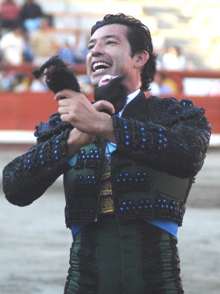 Cort� tres orejas en Apizaco