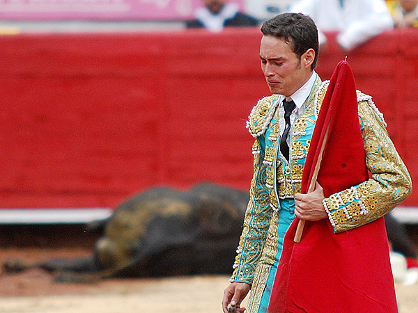 L�grimas de hombre y torero