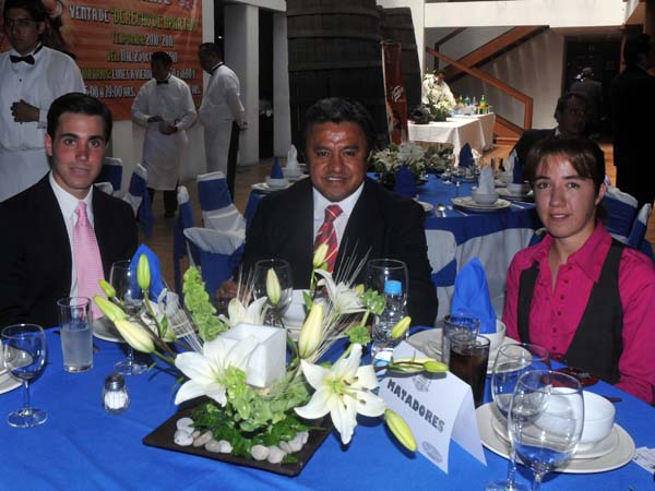 Mauricio, Mej�a e Hilda