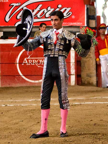 Oreja para Leonel Olguin