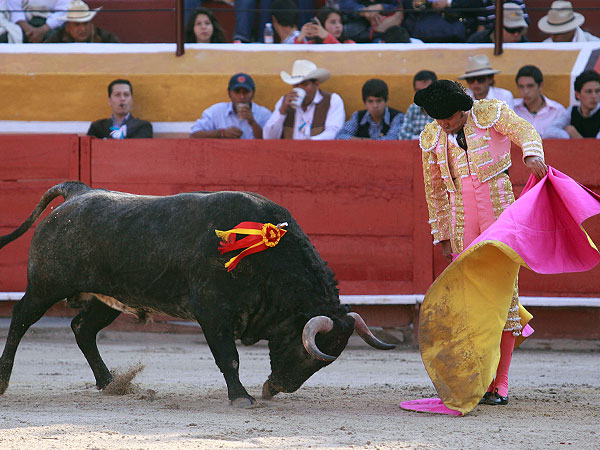 Capote brujo de Jos� Luis Angelino