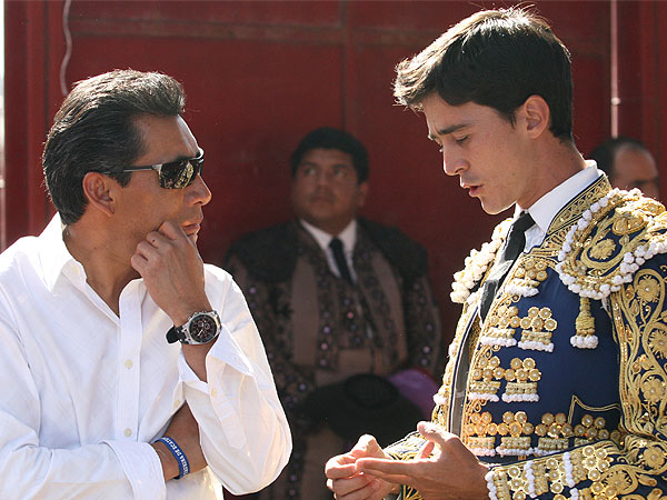 Zotoluco conversando en cuadrillas