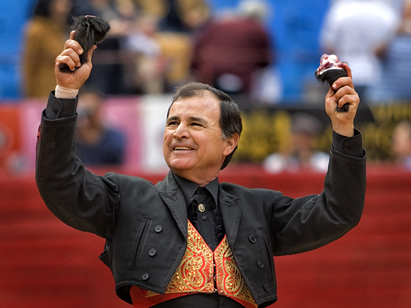 Eloy Cavazos meritoria labor