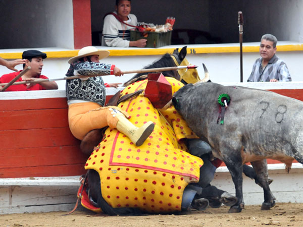 Cuatro tumbos en toda la tarde