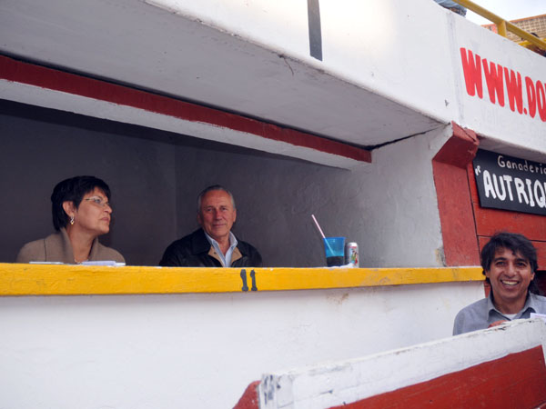 Autrique y esposa contentos