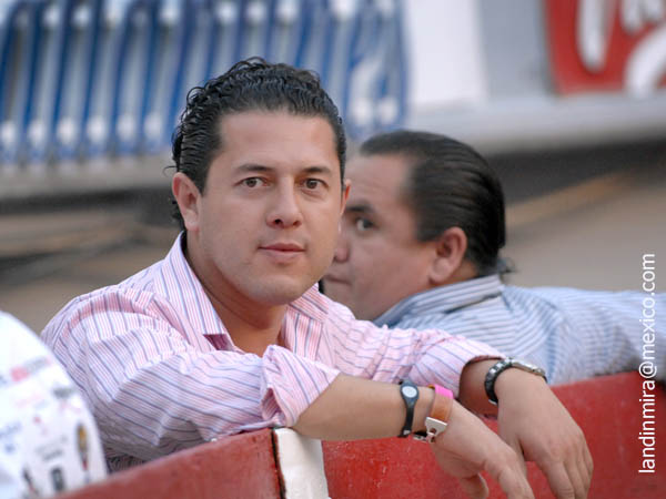 Gustavo Granados en el callej�n