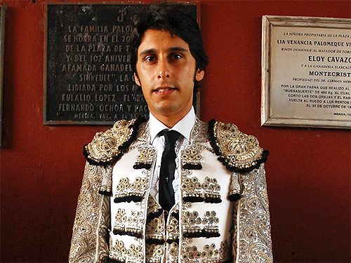 Pepe L�pez cort� la �nica oreja