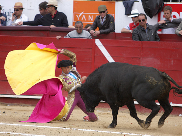 Larga de rodillas de Hern�n Tapia