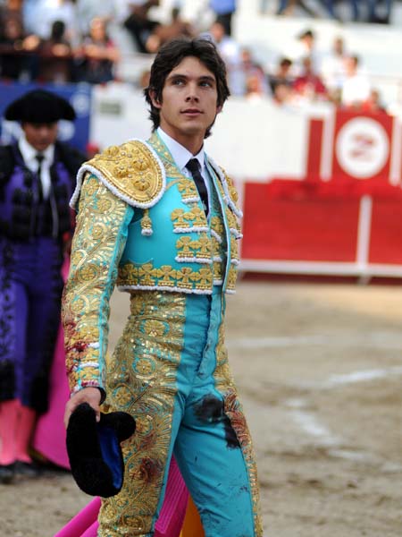 La oreja dice muy poco  (T.A)