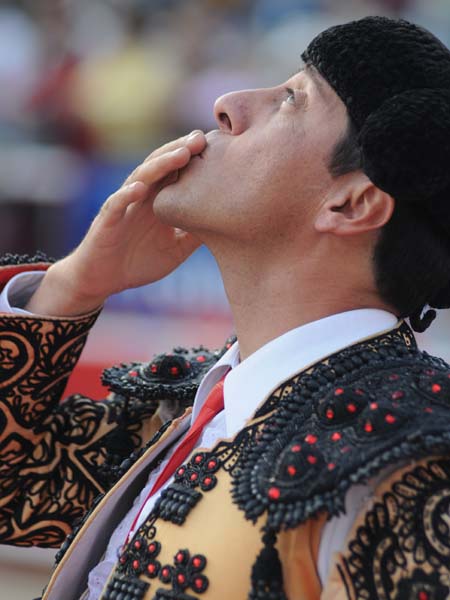 Bacelis encomend�ndose  (T.A)