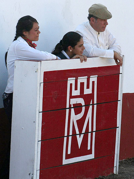 Arruza y las alumnas