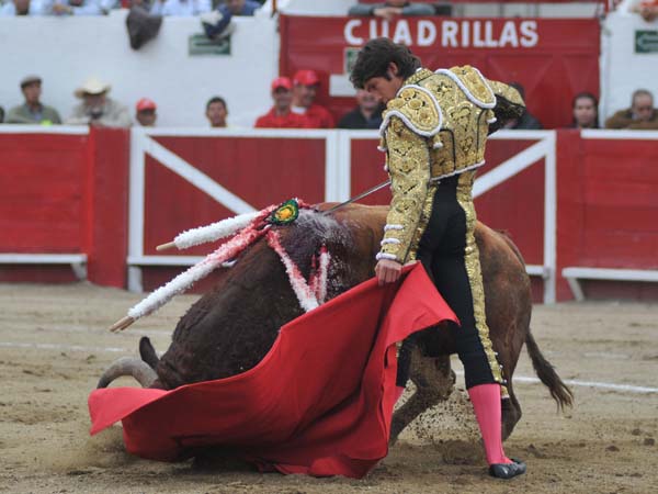 Abajo la muleta y con los vuelos