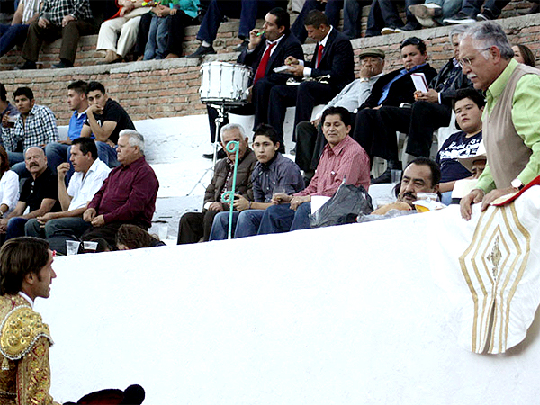 Barba brinda a Juan Enr�quez