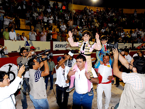 Rodeado de expectaci�n