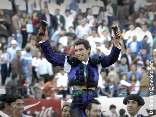 V�ctor Mora, tres orejas