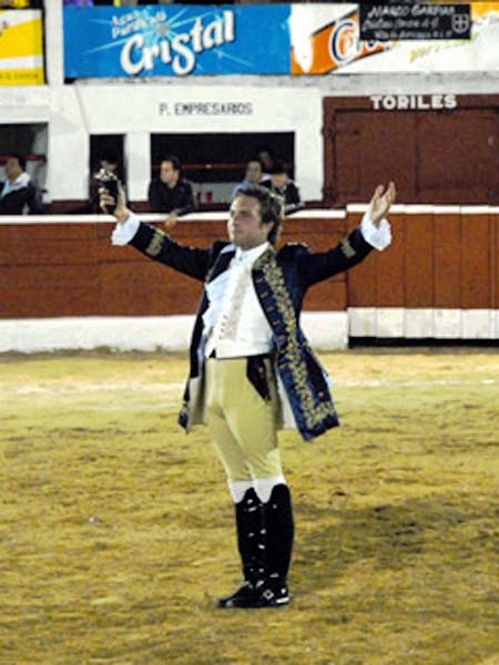 Jorge cort� una oreja