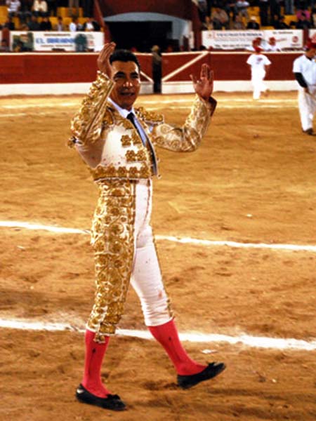 Zotoluco cort� una oreja