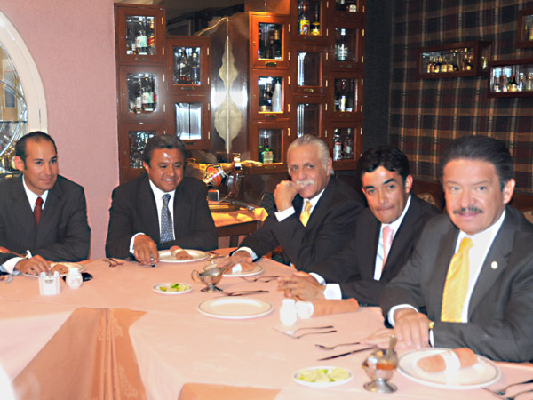 Alegre velada pol�tico-taurina