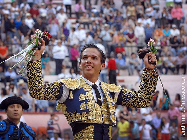 2a. puerta grande en la Monumental