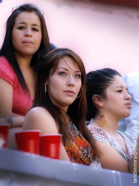 Tercia de Reinas en el palco