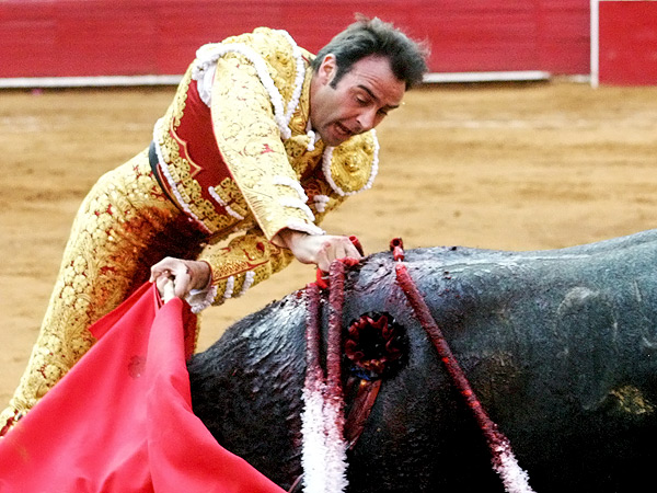 Hasta la empu�adura