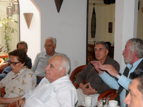 Chacho expresando puntos