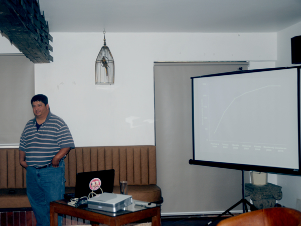 Dr. Joel Dom�nguez ponente