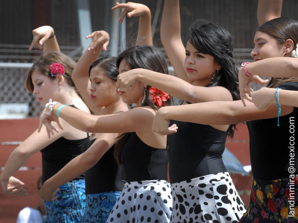 Bailaoras de la EAT de Aguas