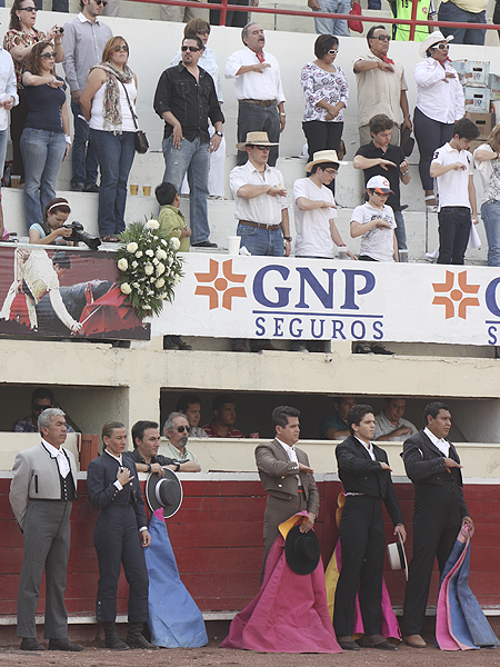 Se enton� el Himno