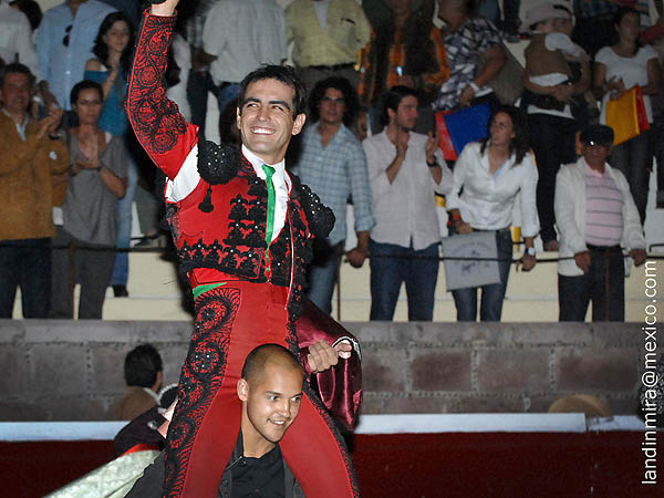 Se fue a hombros de Bam Bam