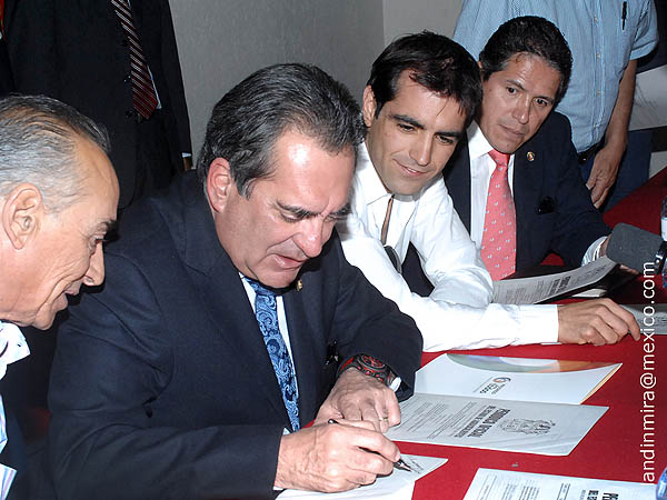 Hist�rica la firma del Decreto