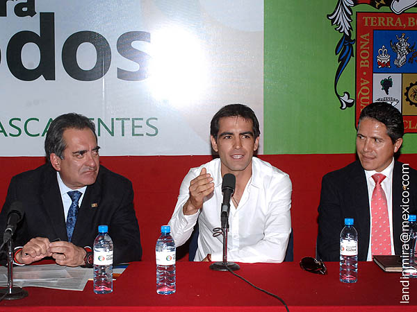 Arturo tom� la palabra