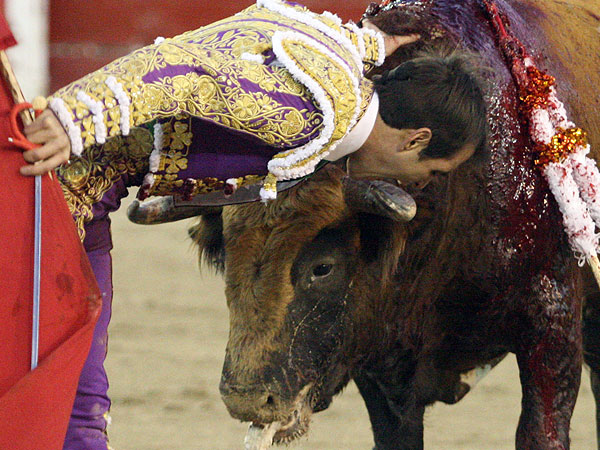 Mordiendo el pit�n