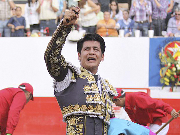 Una oreja para Uriel