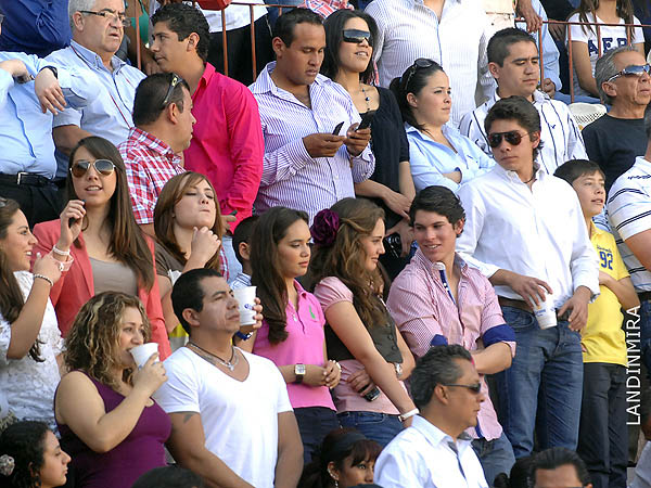 Los jovenes abarrotaron el tendido