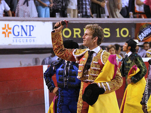 Cort� una oreja de peso