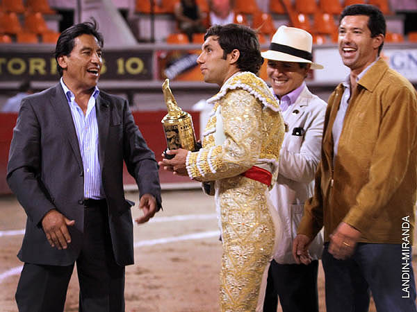 V�ctor se qued� el oro reluciente