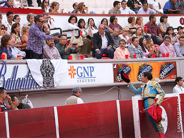 Brindis al gobernador Carlos Lozano