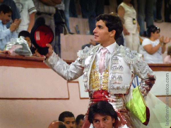 Triunfa y repite el 5 de Abril