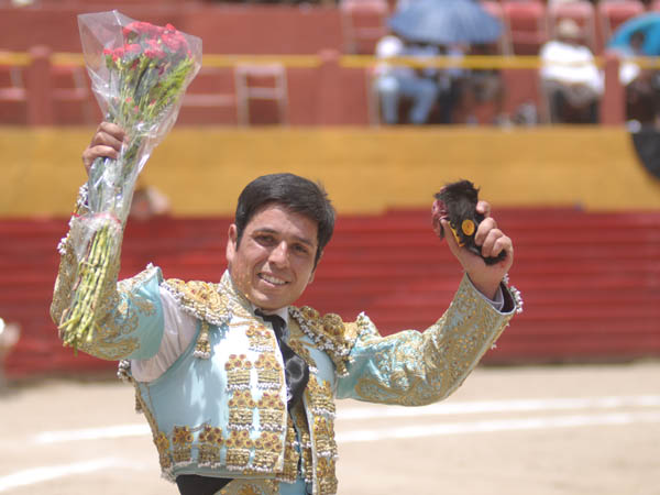 Feliz con los trofeos