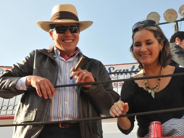El matador Urrutia y esposa