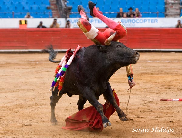 Fuerte voltereta en el quinto