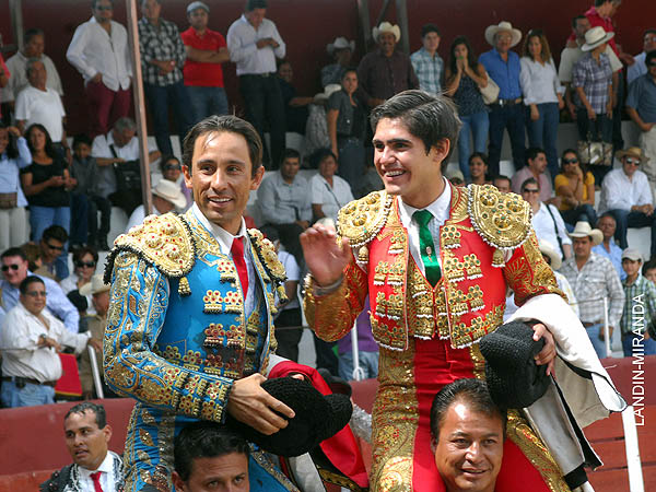 Delgadillo y Adame en volandas