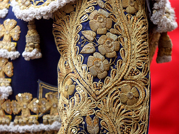 Bordado muy recamado