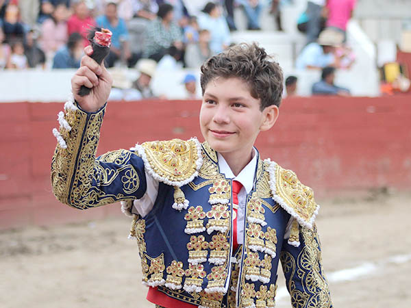 Una oreja a Juli�n Castro