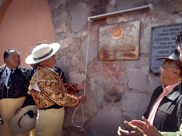 Delfino Campos devela su placa