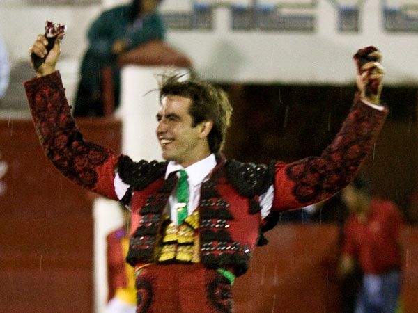 Mac�as cort� dos orejas