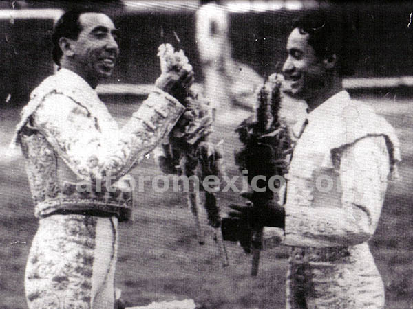 Invitando a banderillar a Armillita