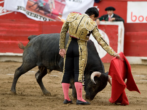 Humberto con la derecha