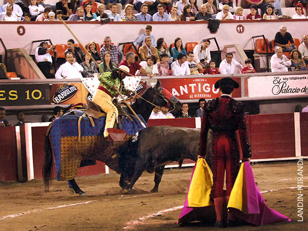 Juan Cobos en la suerte de varas